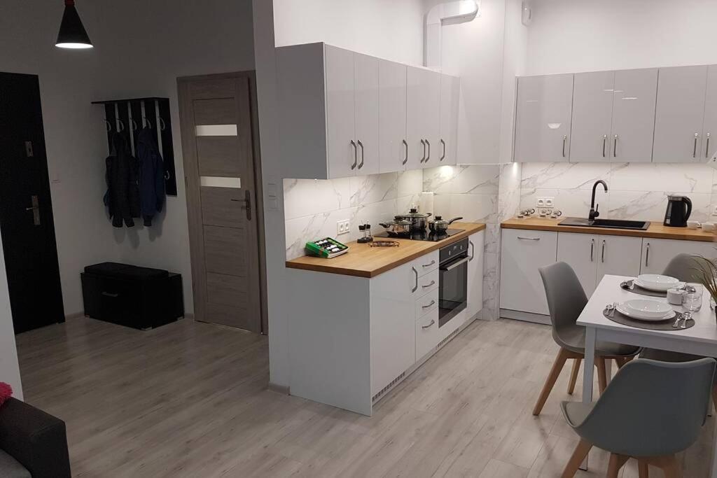 Komfortowy Nowoczesny Apartament Kustronia Z Garazem Balkonem Wanna Bielsko-Biała Kültér fotó