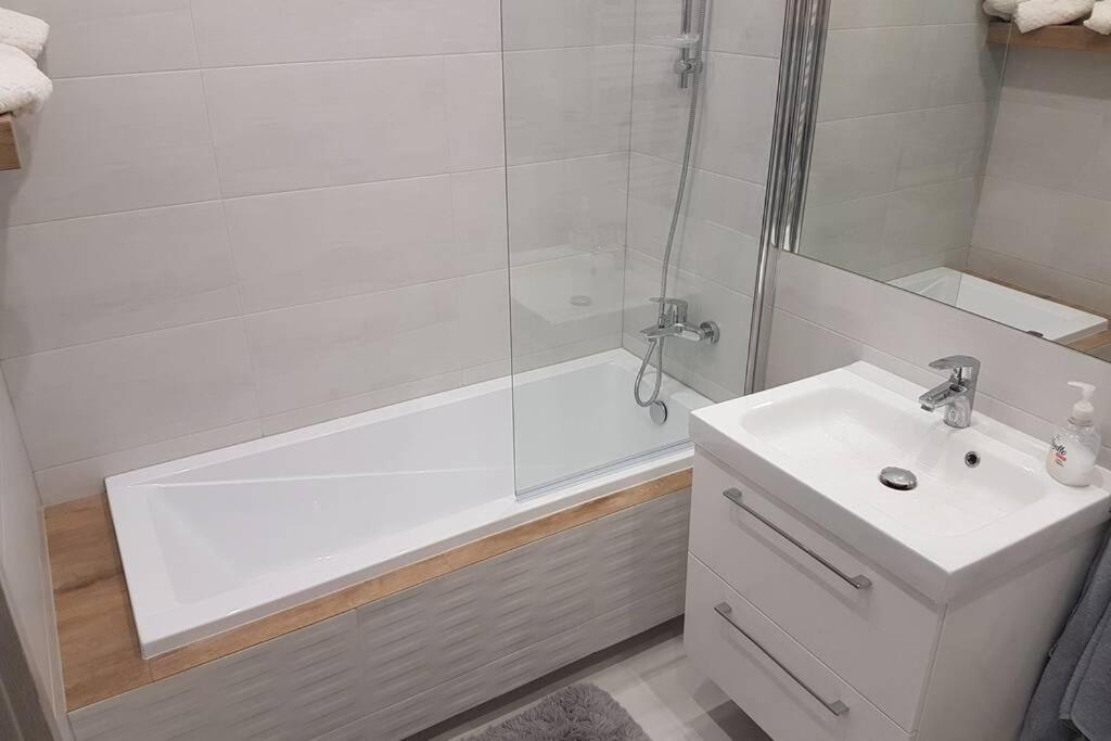 Komfortowy Nowoczesny Apartament Kustronia Z Garazem Balkonem Wanna Bielsko-Biała Kültér fotó